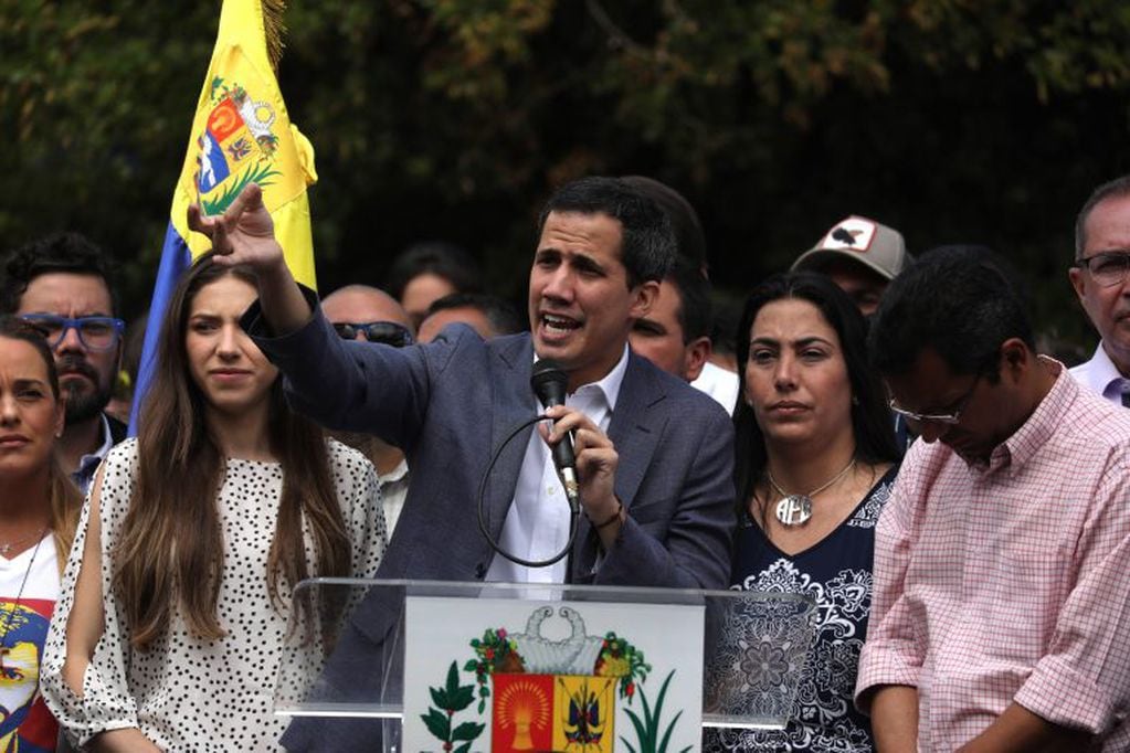 Guaidó reconoció conversaciones con funcionarios del gobierno de Maduro (EFE).