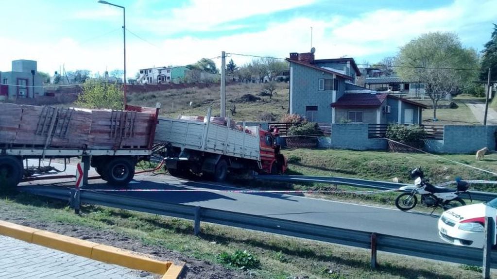 Camión se queda sin frenos en Carlos Paz