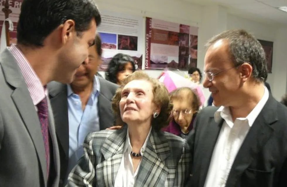 Clotilde de Ragone junto a su nieto y el exgobernador Juan Manuel Urtubey