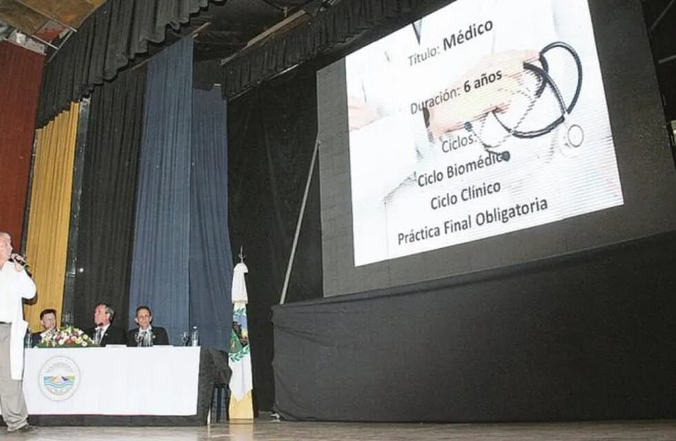 Anuncio de la carrera de Medicina en San Luis. Foto: El Diario de la República.