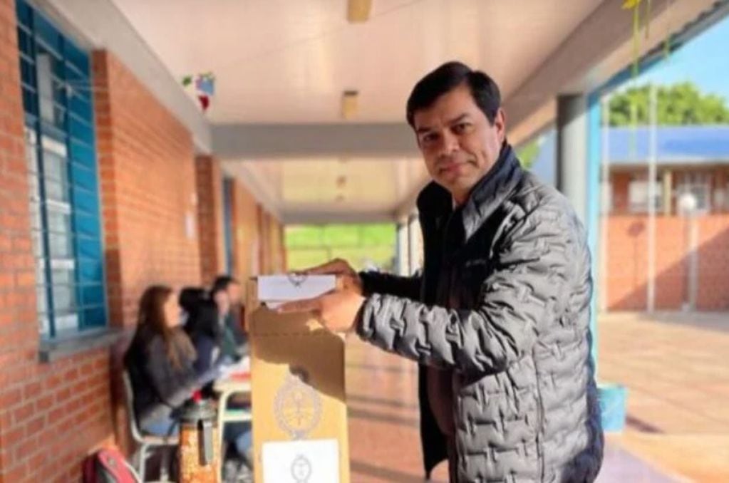 Elecciones PASO 2023: el actual presidente del Concejo Deliberante, Horacio Martínez, emitió su voto en Posadas.