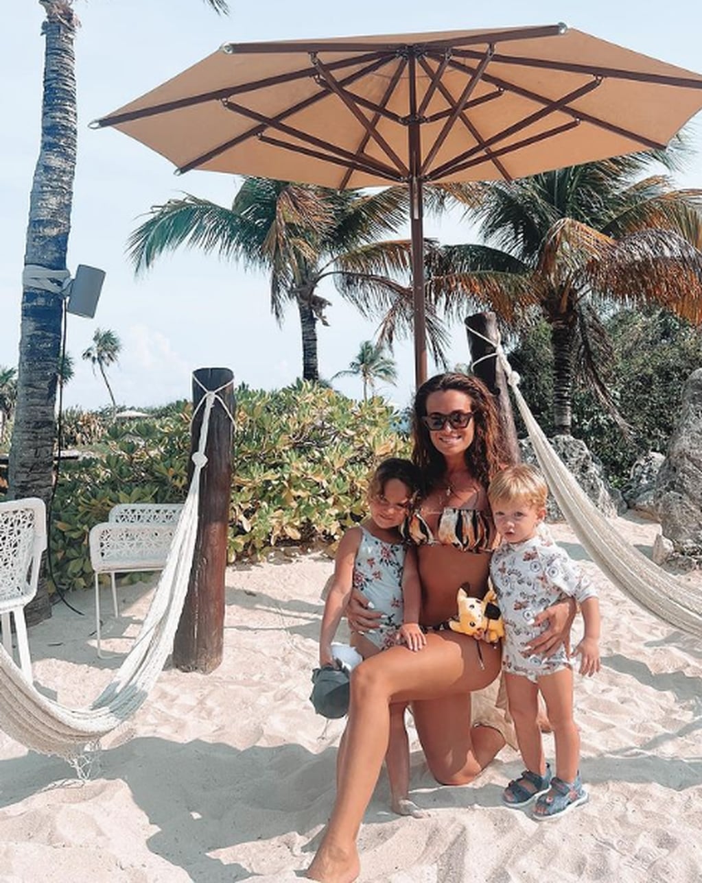 Camila Homs publicó una foto junto a sus hijos en sus vacaciones en Playa del Carmen.