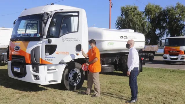 Presentaron camiones, utilitarios y furgones que prestarán el Servicio Municipal de Agua Potable