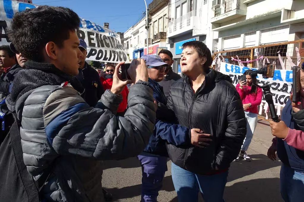 Gloria Romero, madre de Cecilia, fue agredida en una manifestación a favor de Emerenciano Sena. (Gentileza Diario Norte)