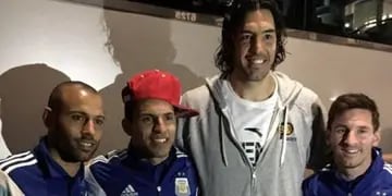  Scola y Messi. Los acompañan Agüero y Mascherano cuando fueron a ver "Luifa" en la NBA.