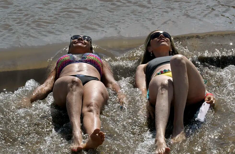 Jornada de calor en Mendoza.
Poco movimiento en la Playa del Río Mendoza, en Luján de Cuyo.Foto: Orlando Pelichotti