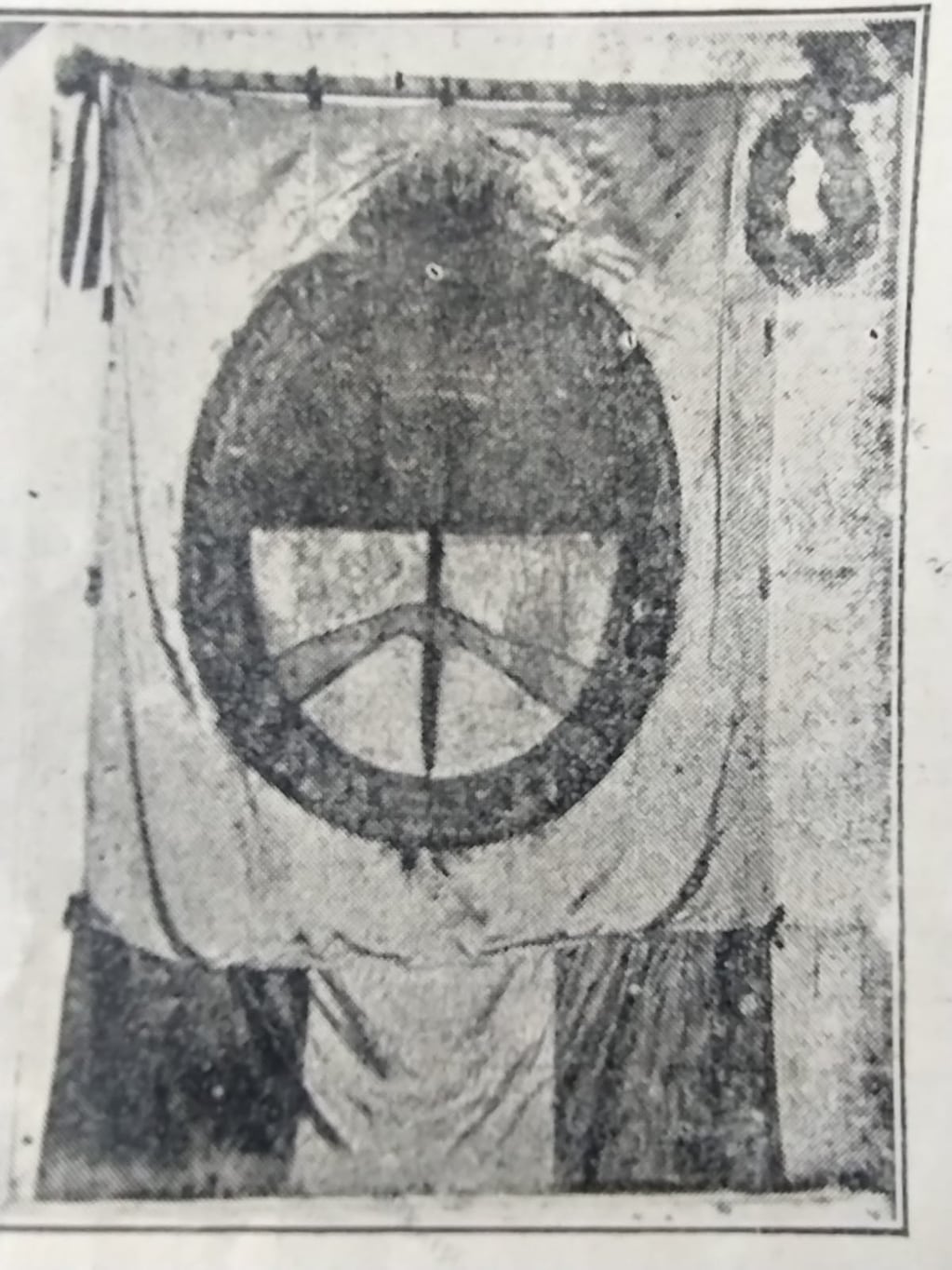Única fotografía existente de cómo era la Bandera donada por Belgrano al pueblo de Jujuy. (Archivo del autor de la nota).