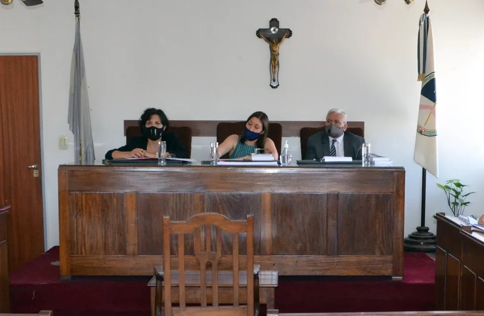 Alejandra Tolaba (d), Felicia Barrios y Luciano Yapura, integrantes del Tribunal en lo Criminal n° 1 de Jujuy.
