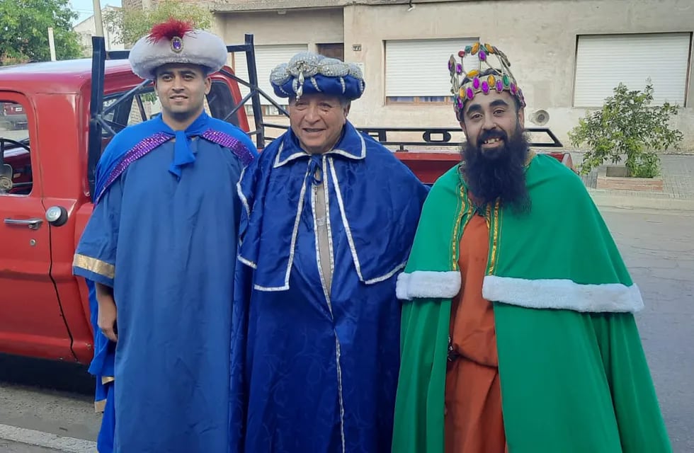 Los Reyes Magos de Punta Alta fueron recibidos por una multitud de niños