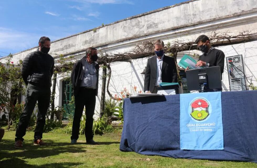 Apertura de sobres de licitación del Nuevo Polideportivo Gualeguaychú\nCrédito: MDG
