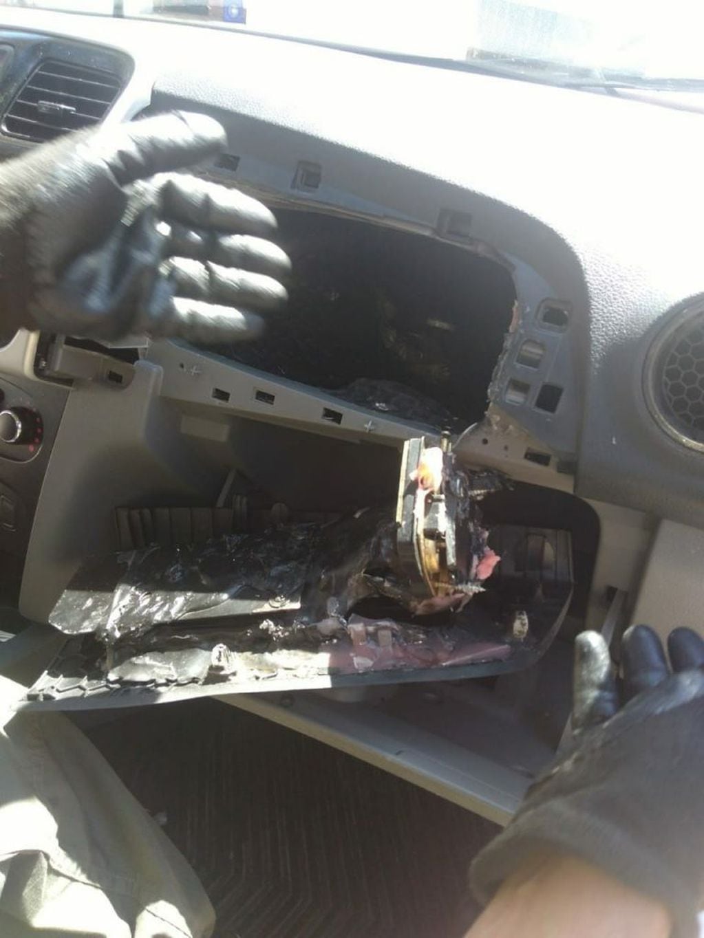 Los vestigios detectados en la guantera del auto,  fueron el punto de partida del hallazgo.