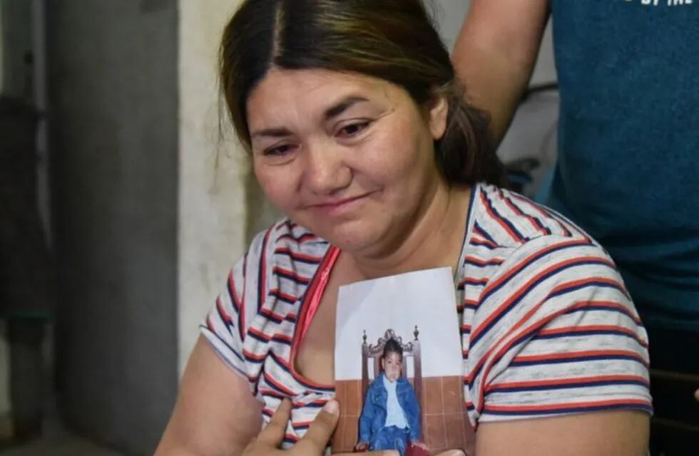 Jessica llora la muerte de su hijo, Jonathan Magallanes. Foto: El Diario de la República.