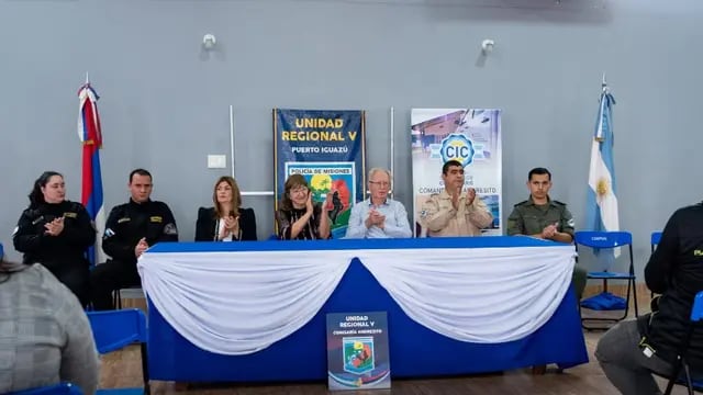 Charla Debate sobre intervenciones contra la violencia escolar y familiar en Comandante Andresito