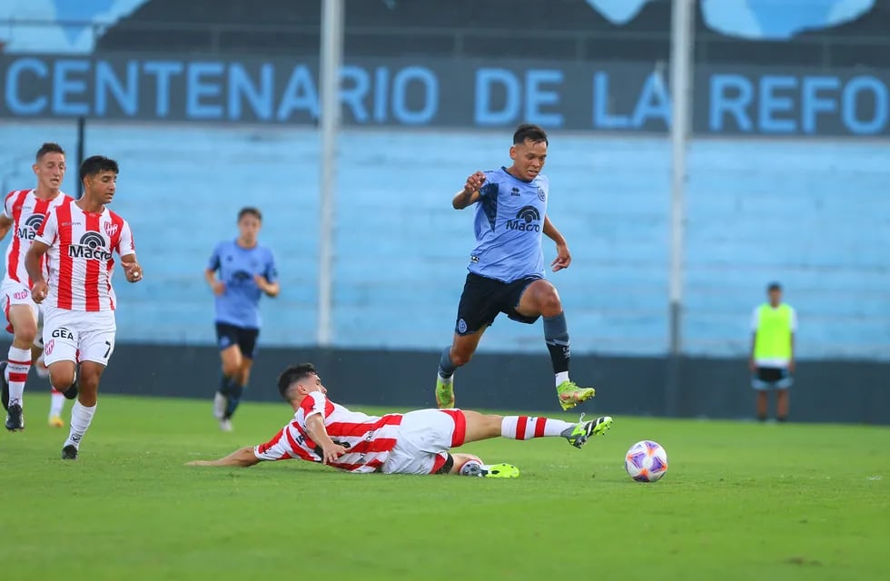 Belgrano e Instituto se enfrentaron por el torneo de Reserva en el estadio Gigante de Alberdi. (Prensa Belgrano y prensa Instituto)