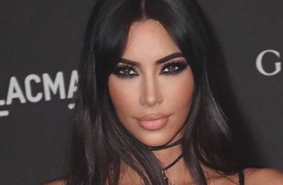 Kim Kardashian revolucionó las redes con un body con cavado extremo