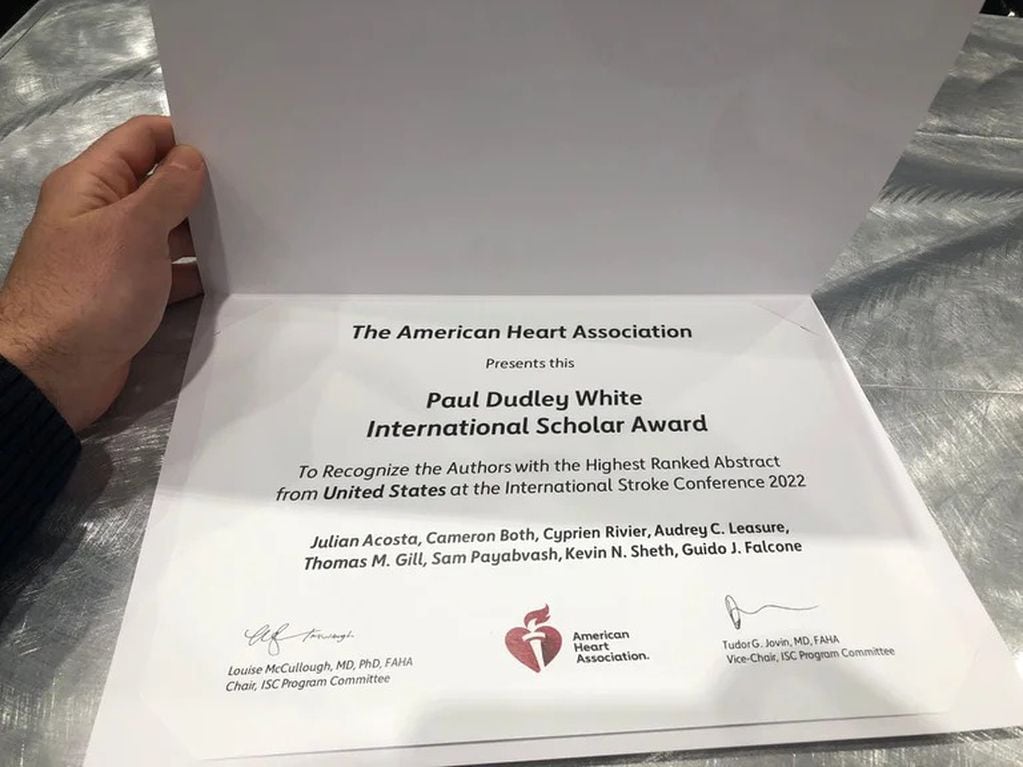 Julián fue galardonado por liderado el proyecto de investigación mejor rankeado de Estados Unidos (2022 Paul Dudley White International Scholar Award).