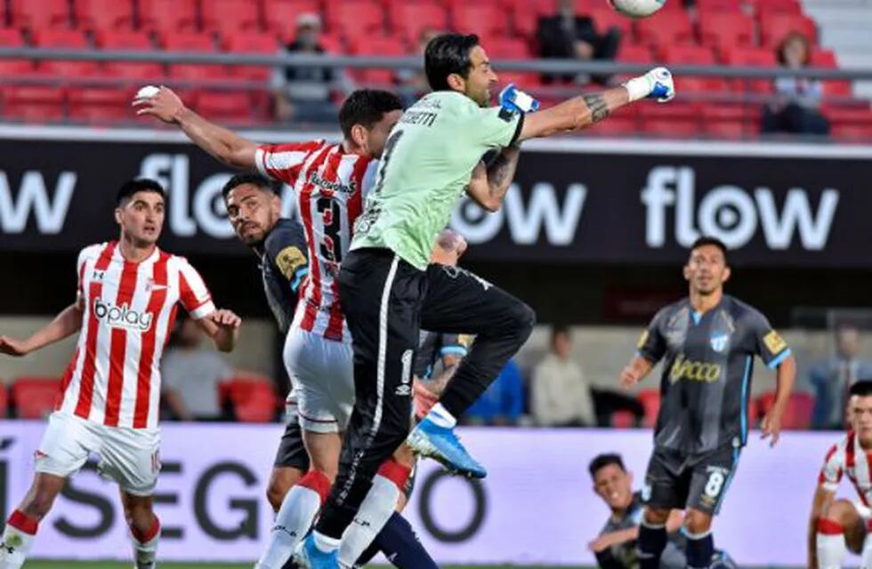 Atlético Tucumán le gana a Estudiantes en La Plata.