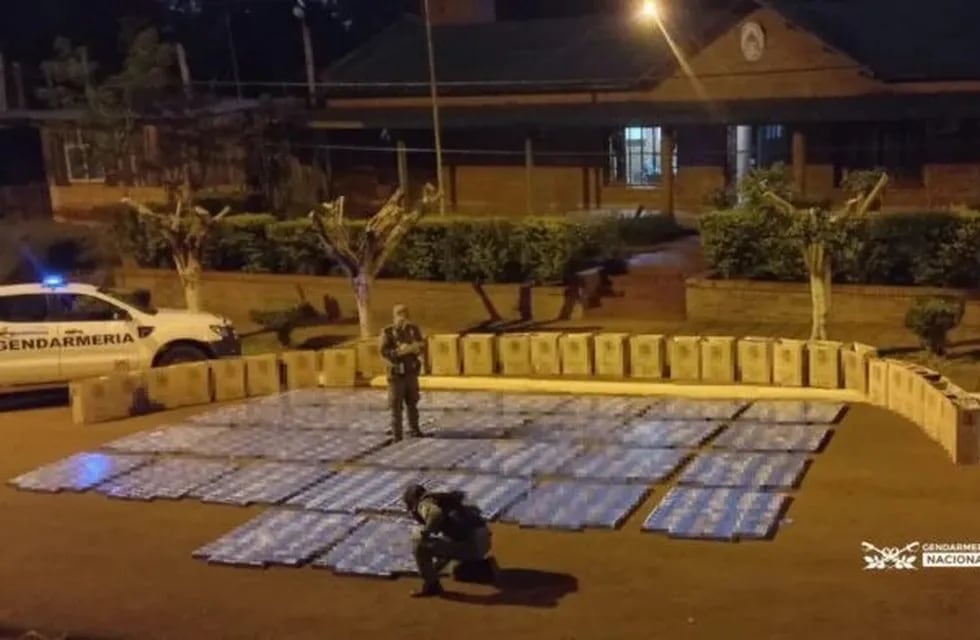 Persecución en Dos de Mayo: incautaron 15 mil atados de cigarrillos de contrabando.