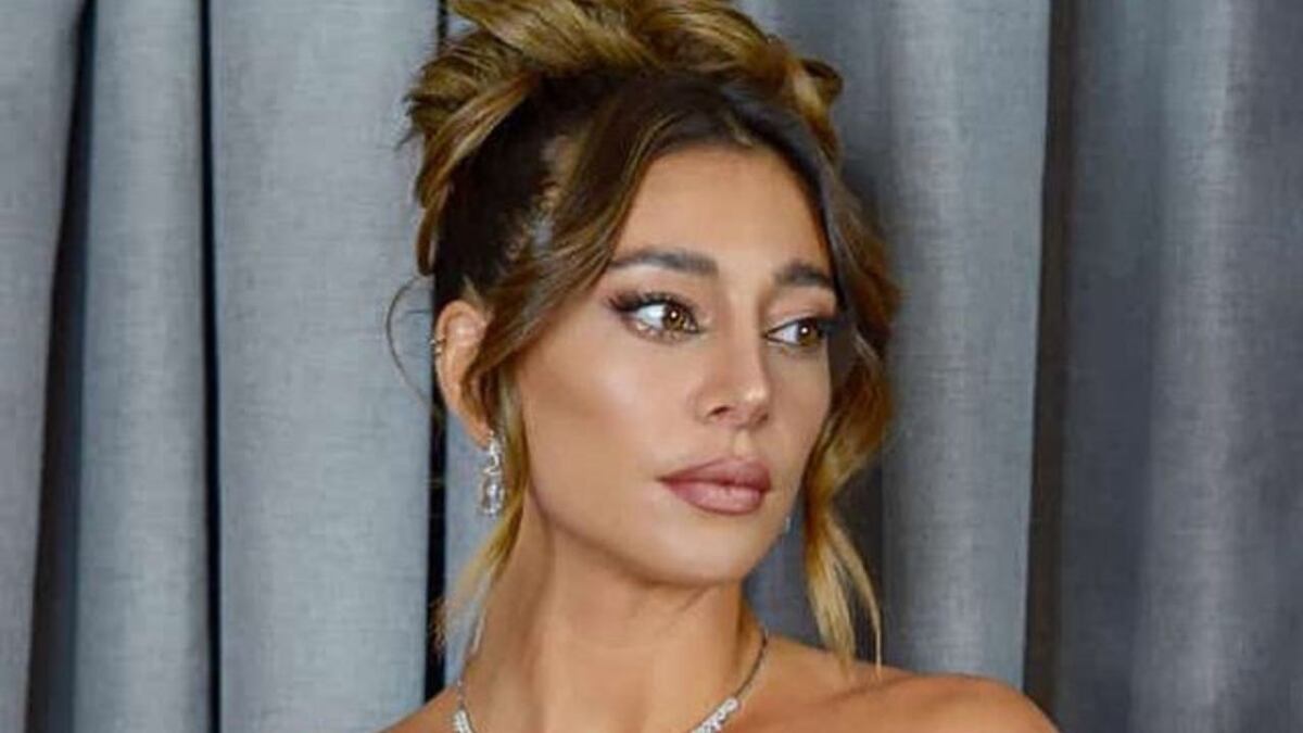 Sol Pérez caminó por la calle en corpiño y mientras, eligió la mejor ...