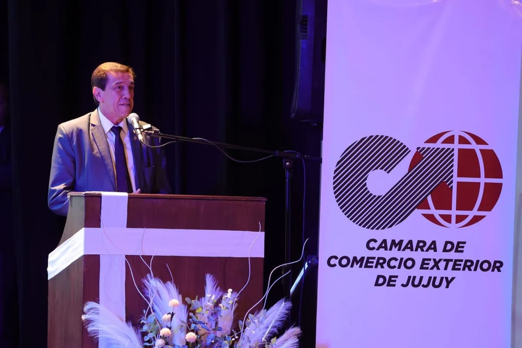 El gobernador Carlos Sadir destacó la promoción de la Ley Jujuy Productivo y de Productores Mineros entre otras acciones estratégicas que posicionan a la provincia como “un fuerte nicho para la llegada de inversiones y creación de fuentes de trabajo para nuestra gente”.