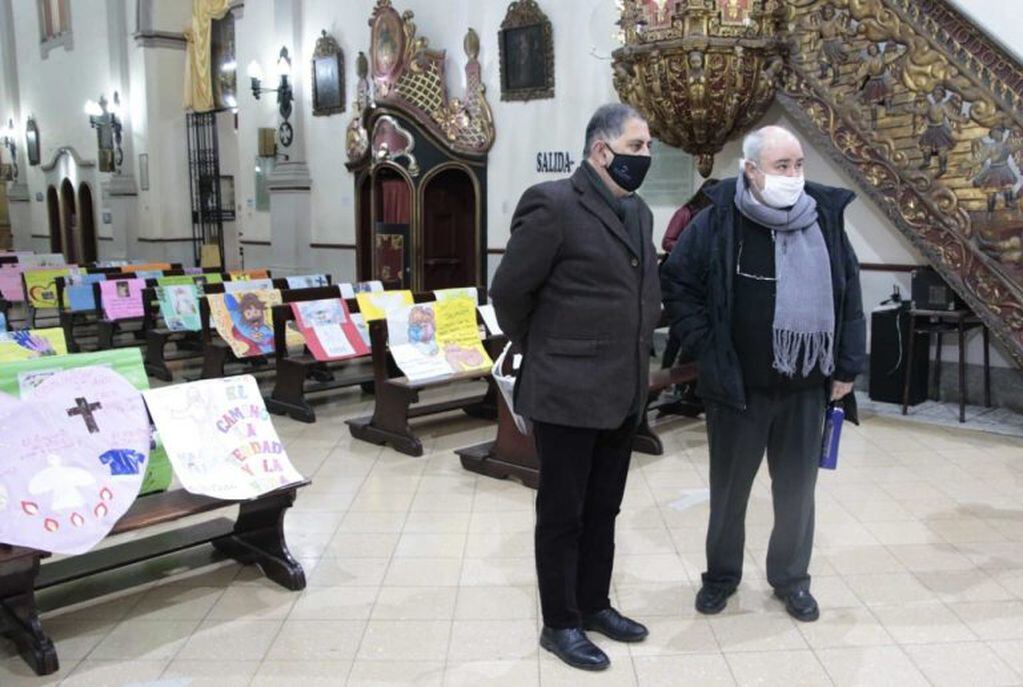 El intendente Raúl Jorge concurrió al encuentro con el obispo Daniel Fernández y visitaron el templo de la Iglesia Catedral.