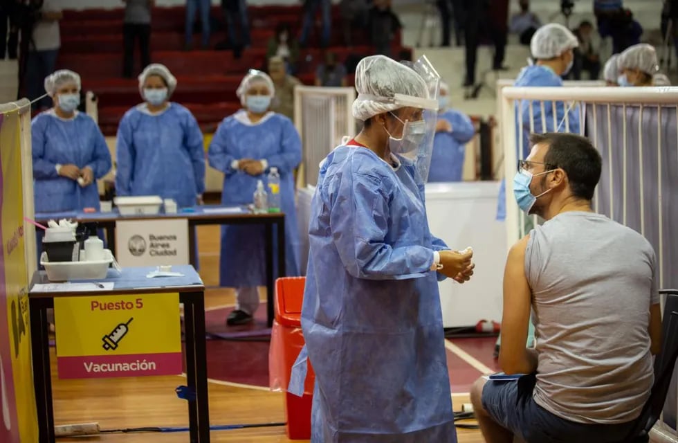 El gobierno porteño anunciará antes del fin de semana la inscripción para vacunar a mayores de 35 años