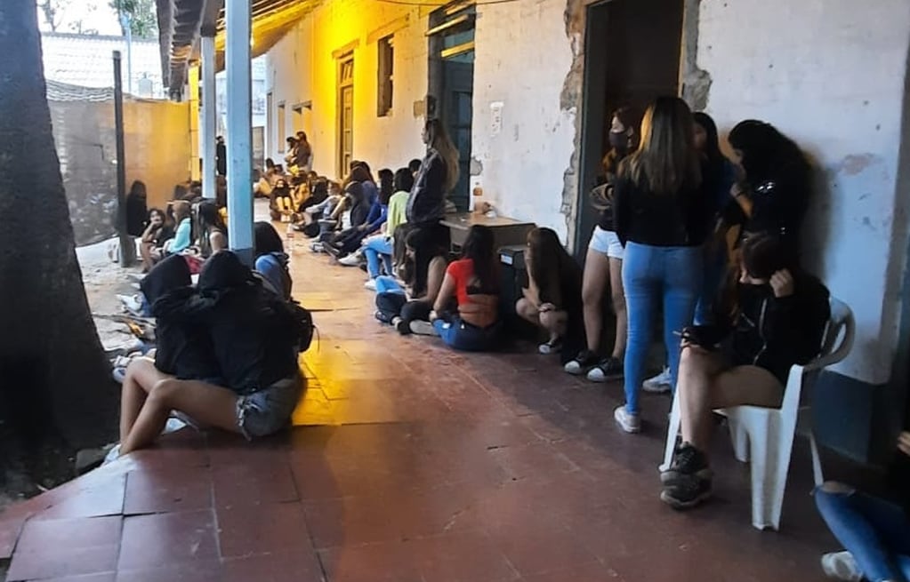 Un total de 195 personas ingresaron en carácter de "demoradas", a las dependencias policiales de Libertador General San Martín, por participar de una fiesta clandestina.