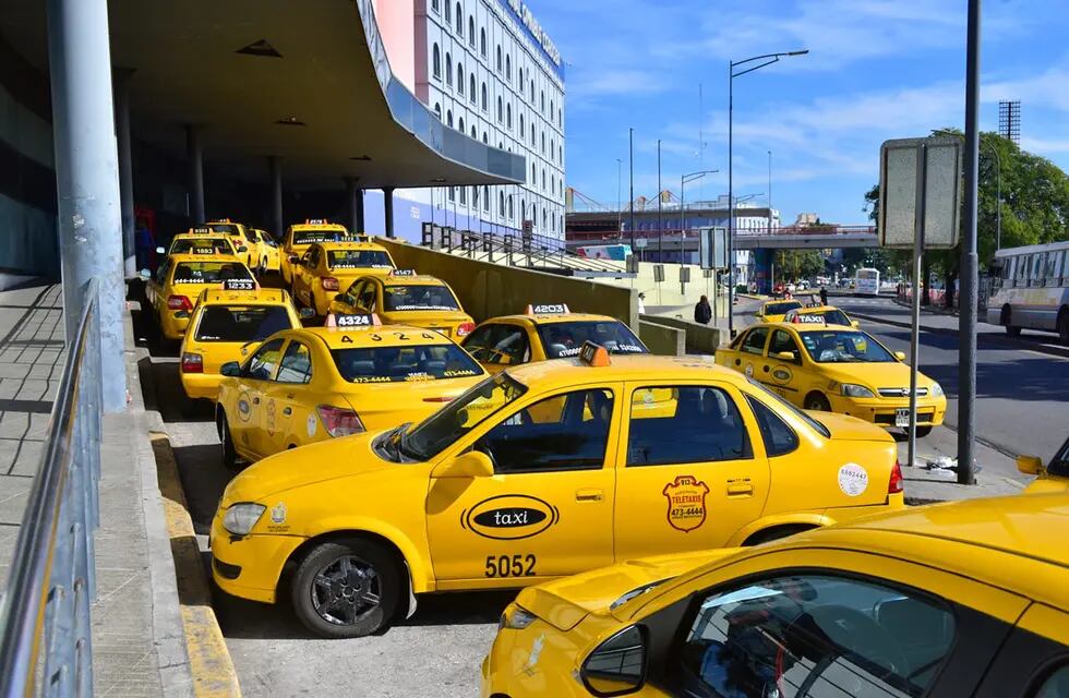 Piden un aumento en la tarifa de taxis en Córdoba. (José Gabriel Hernández / La Voz)