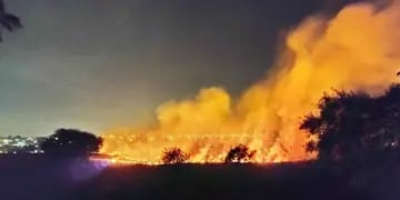Incendio en Itaembé Mini mantiene alerta a los vecinos de Posadas