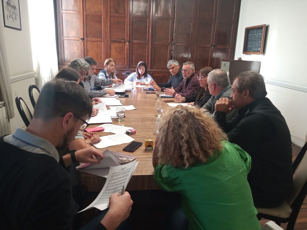 Comisión de Obras Públicas  y Seguridad de Tres Arroyos: Cordiglia, Cuesta y Almirón respondieron inquietudes