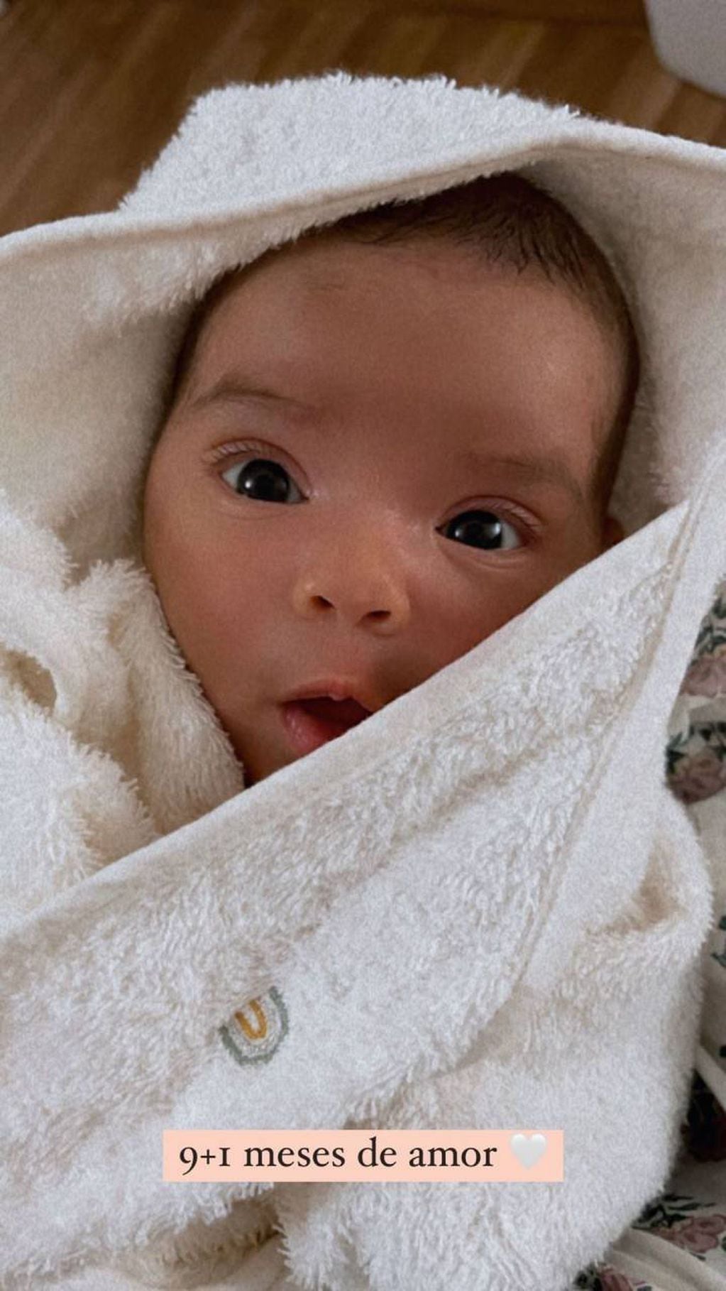 La rosarina compartió una foto hermosa de su beba envuelta en una toalla.