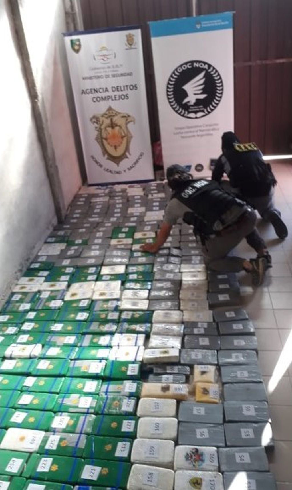 En el barrio Alto Comedero fue desbaratado un centro de acopio, tras interceptar un cargamento de 261 kilos de cocaína.
