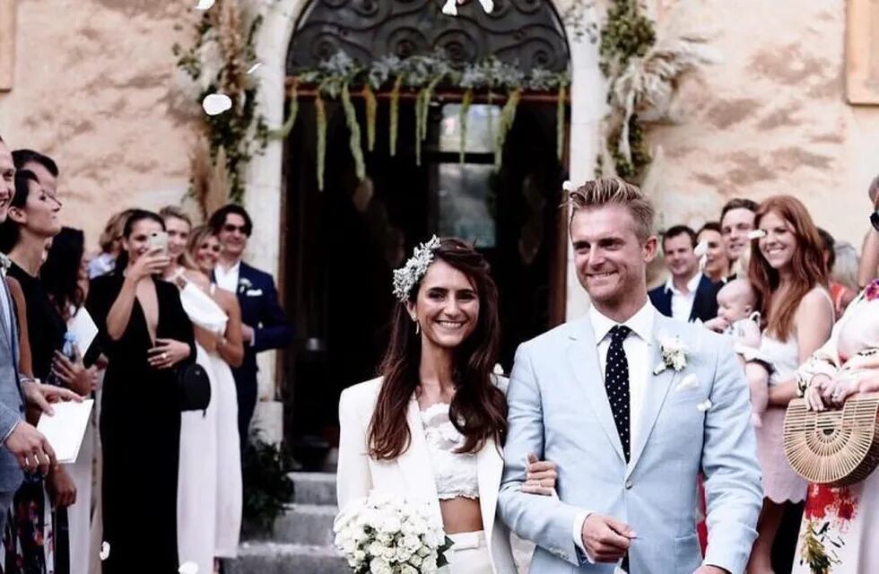 Eligió un traje para su casamiento y se volvió viral