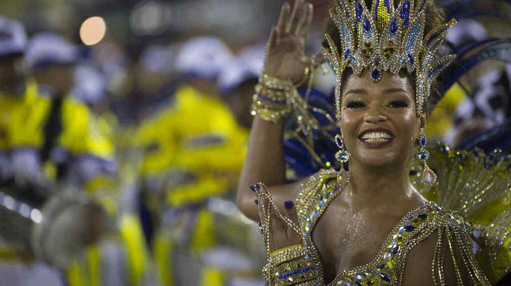 Crecen las dudas sobre qué pasará con el carnaval carioca que se celebra en Río de Janeiro por la variante Ómicron (AP). 