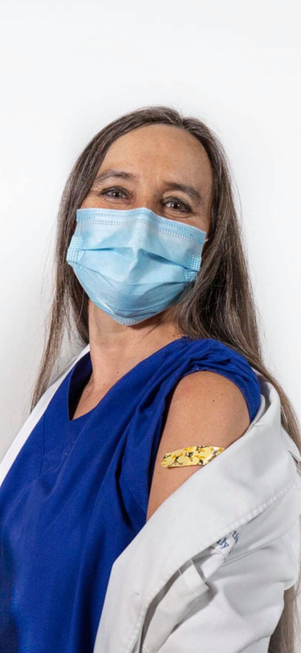 Viviana Martínez-Bianchi tras recibir la vacuna contra el Covid-19