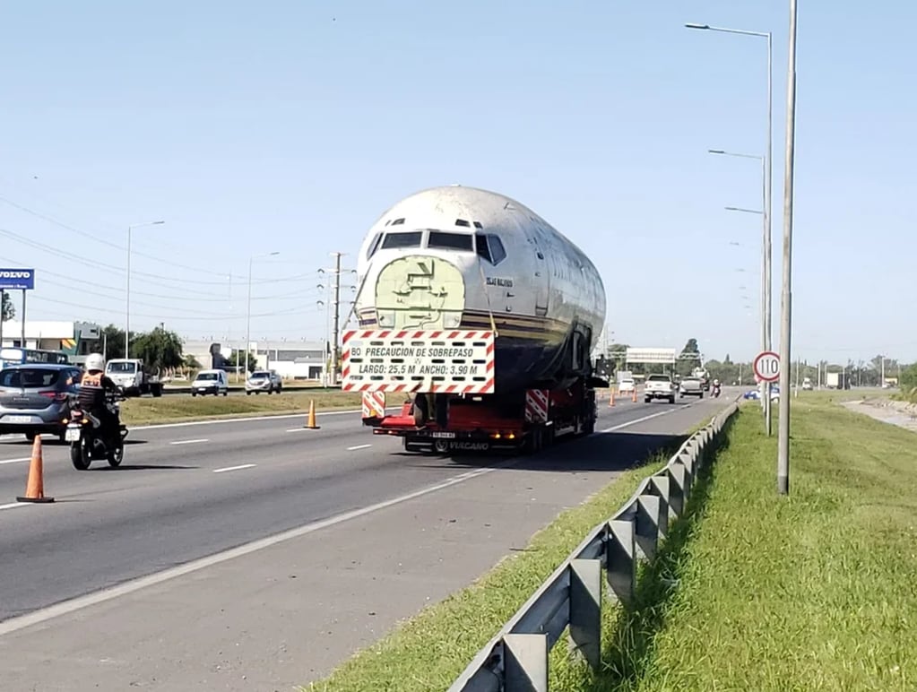El avión que fue visto en Circunvalación en Córdoba.