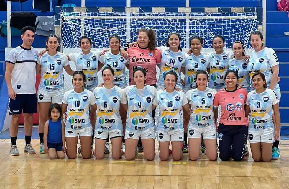 El equipo de primera división femenino de handball de CIAF, de Jujuy, que se prepara para el Torneo Nacional de Clubes "C".