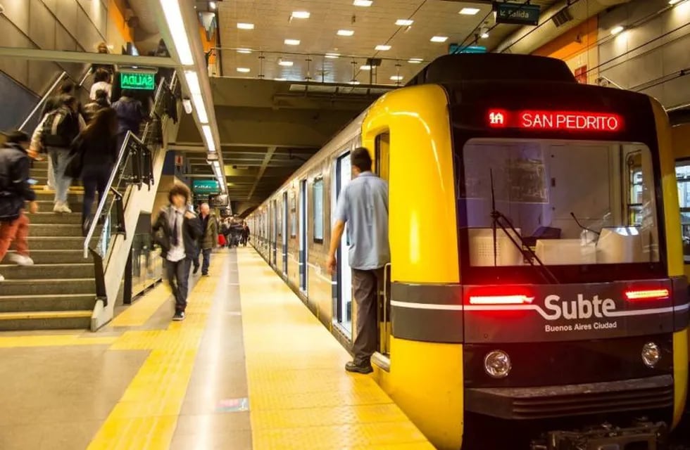 Metrovías es concesionaria del servicio desde la década de 1990.