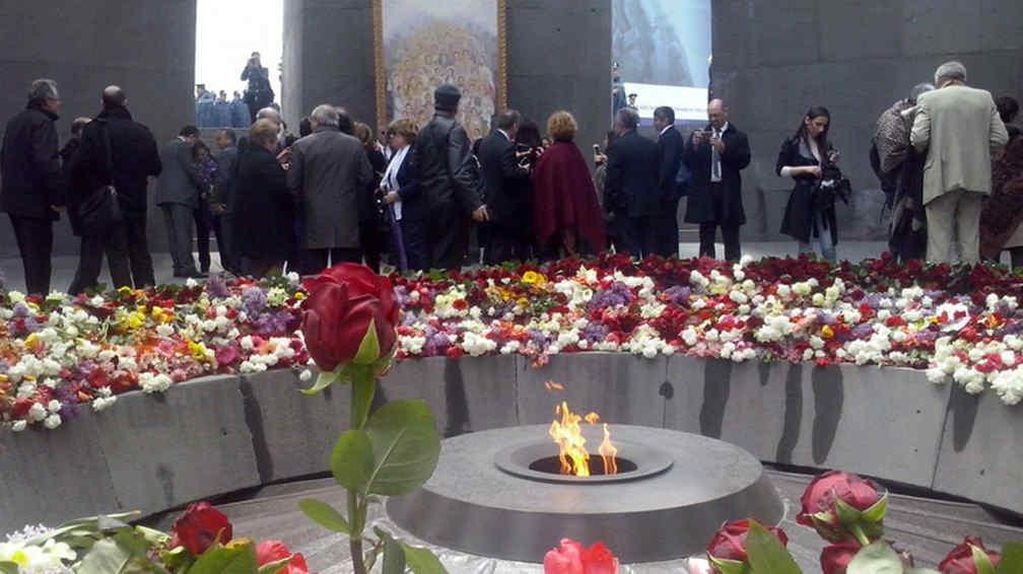 Llama eterna en homenaje a víctimas del genocidio armenio en la capital de ese país.  (Foto: Archivo)