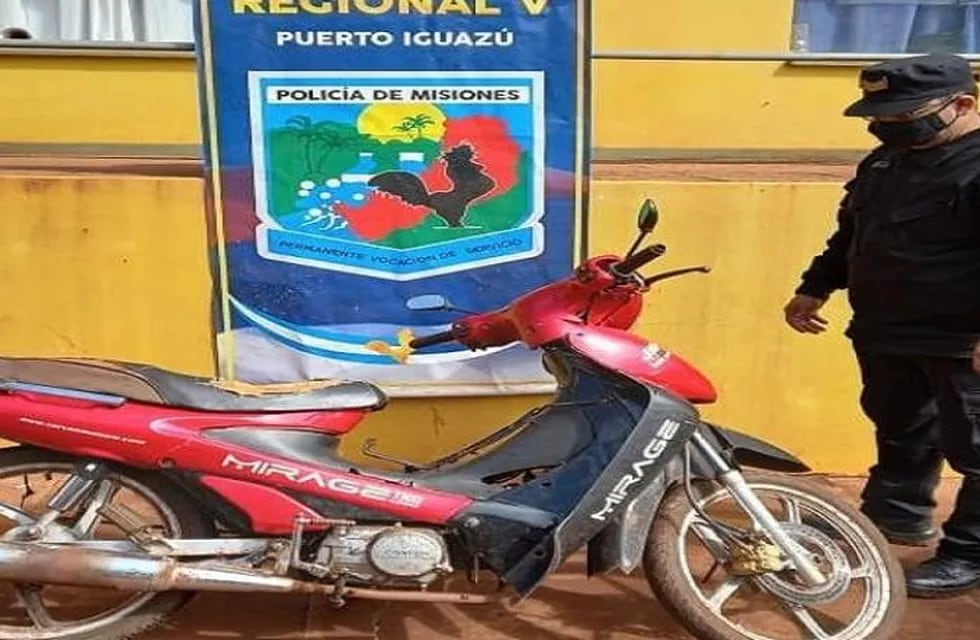 Efectivos policiales recuperaron una motocicleta robada en Comandante Andresito.