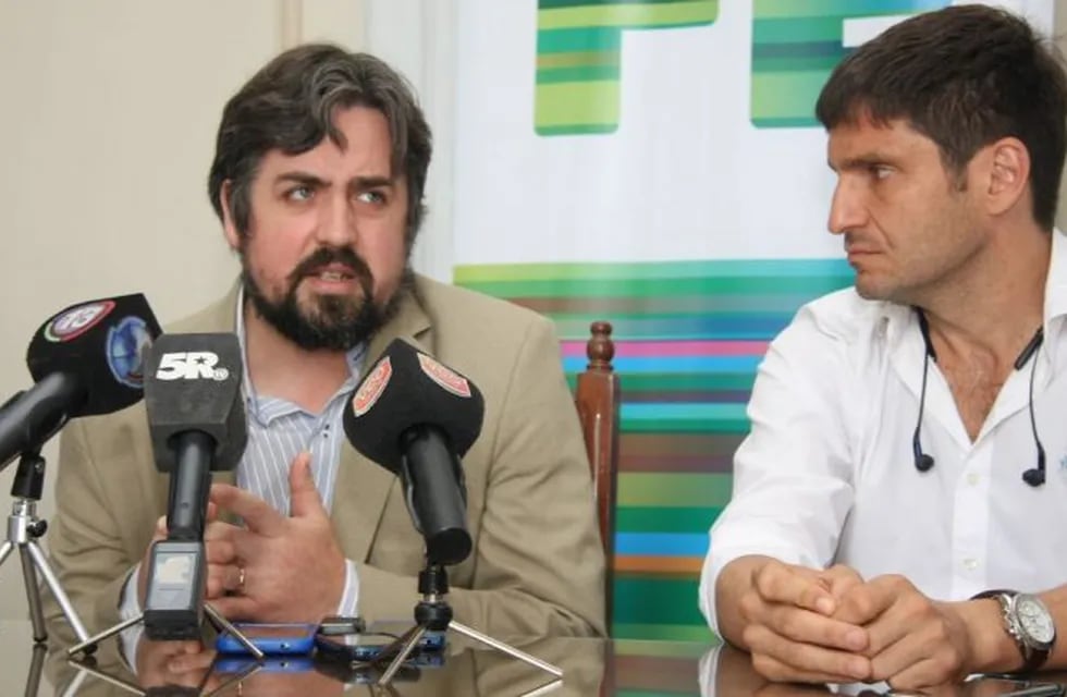 Pablo Cococcioni (izquierda) confirmó que supervisó personalmente el procedimiento. (Prensa Gobierno de Santa Fe)