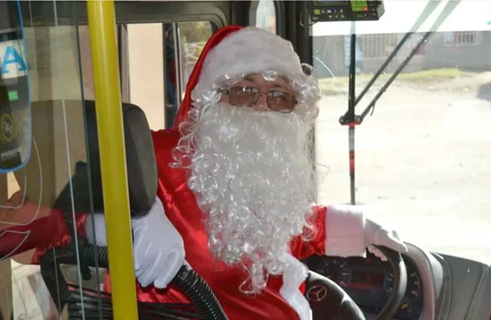 Ernesto, chofer de la 514 presente en la navidad bahiense