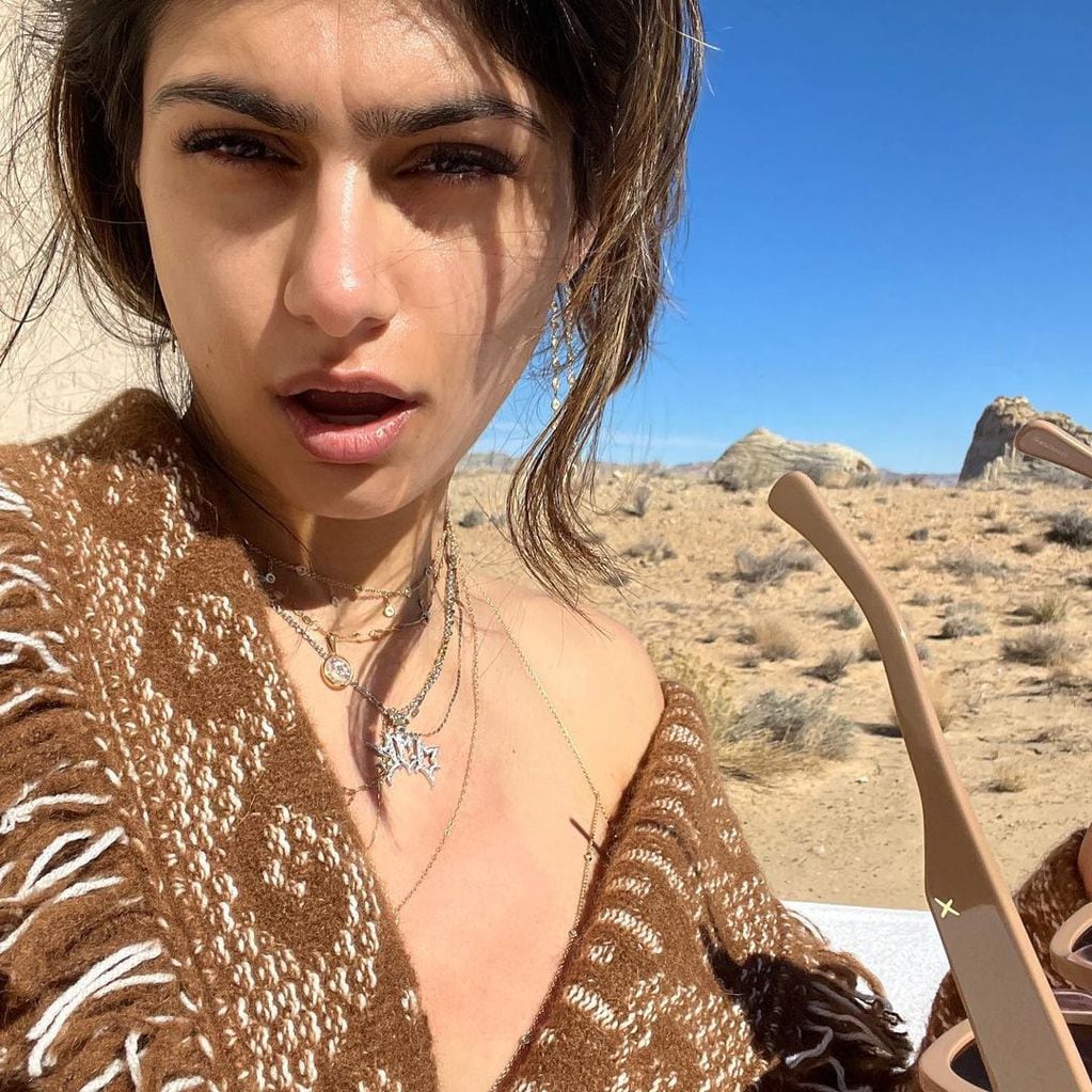 Mia Khalifa beboteó a la cámara en el desierto y conquistó Instagram