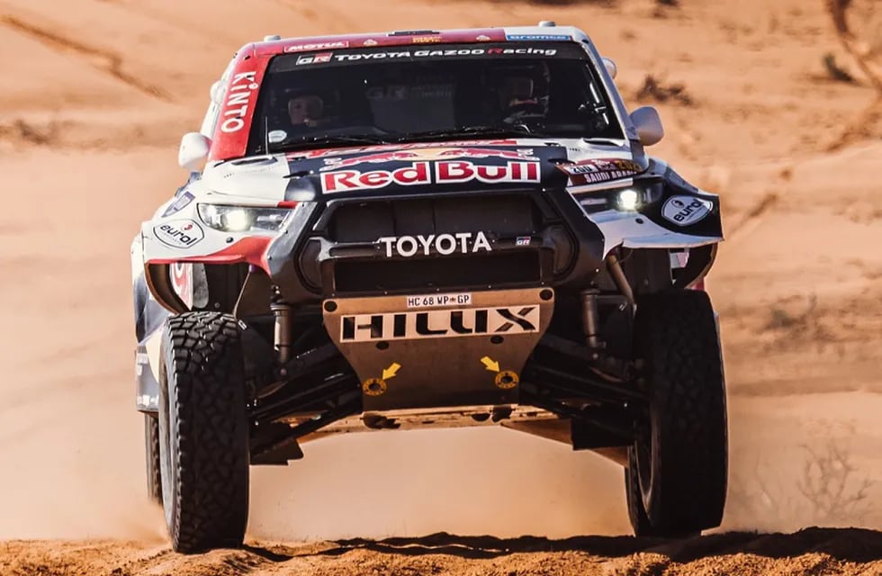 Al-Attiyah encabezó una actuación histórica de Toyota en el Dakar, con cinco Hilux entre los siete primeros.