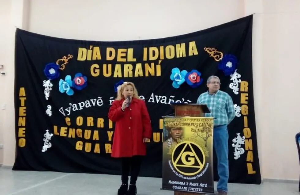 La profesora Liliana Gómez, quien integra el Ateneo de Cultura y Lengua Guaraní reclama efectivización de la ley.