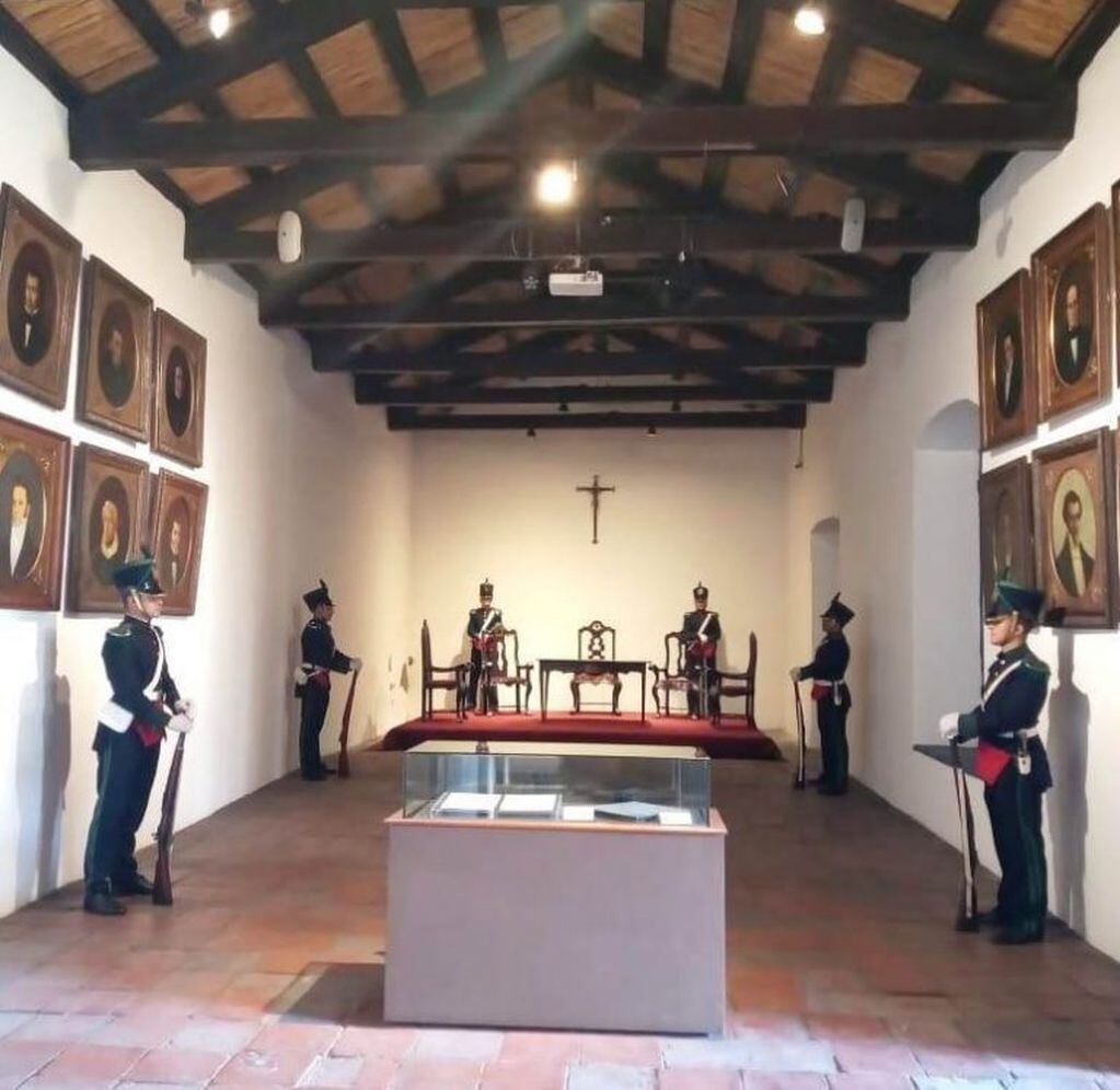 Vista de la sala donde se firmó el acta del histórico 9 de Julio de 1816, en Tucumán.