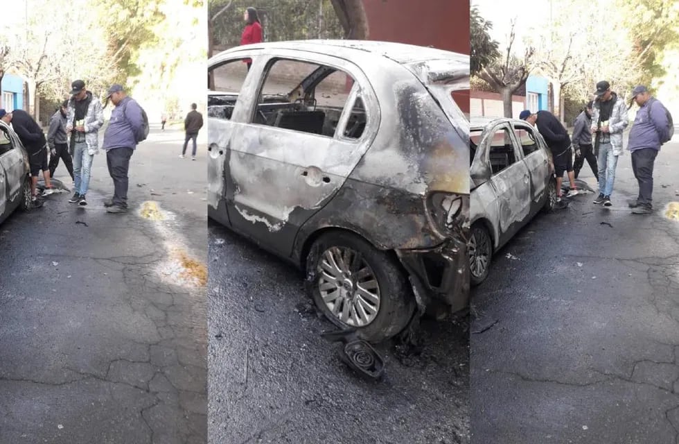 Luego del ataque sobre Cerrillos al 3900, la policía encontró un Volkswagen Gol Trend incendiado.