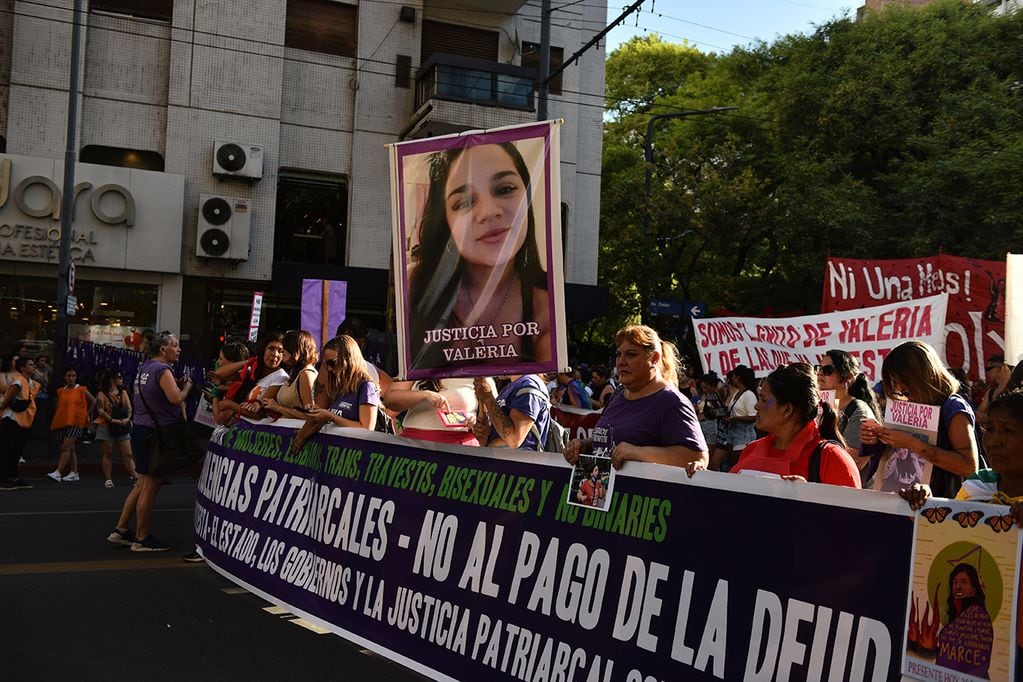Miles de mujeres marcharon por las calles de Córdoba por el 8M en 2023.