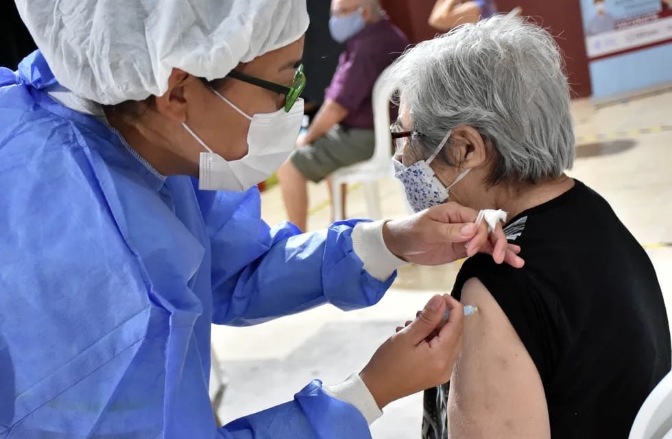 Nuevos turnos para vacunar a mayores de 70 años en Salta (imagen ilustrativa)