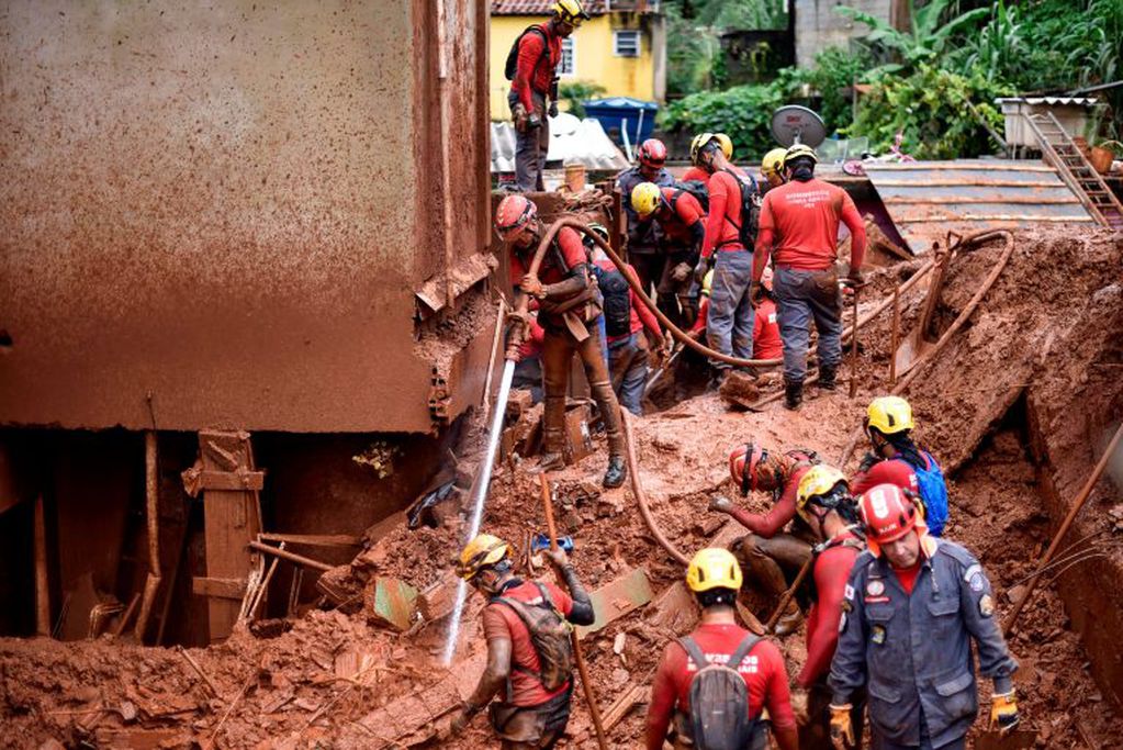 La declaración de emergencia se produjo luego de que la Defensa Civil de Minas Gerais elevó de 30 a 38 el número de víctimas (Foto: DOUGLAS MAGNO / AFP)